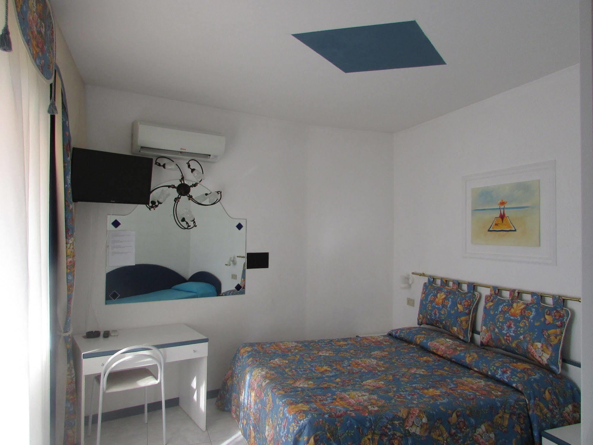 Hotel Manila Τζεσόλο Λίντο Εξωτερικό φωτογραφία